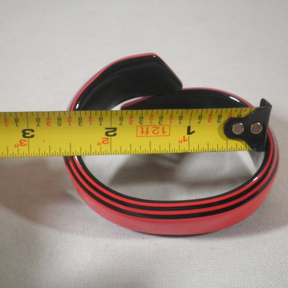 Vintage Layered Red and Black Plastic Bypass Bangle Bracelet - Picture 3 of 3